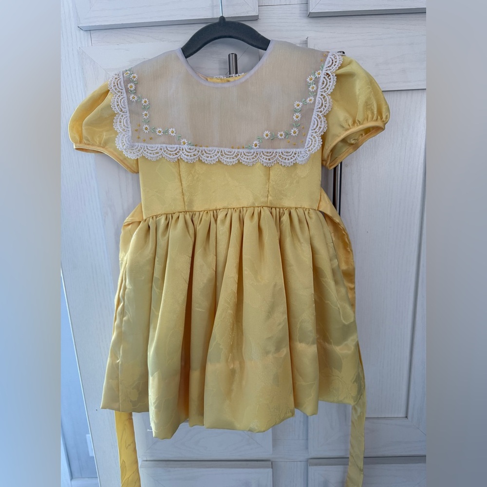 CRISTINE Vintage Yellow Satiny Dress w Organza Daisy Bib Collar Toddler Girl 3